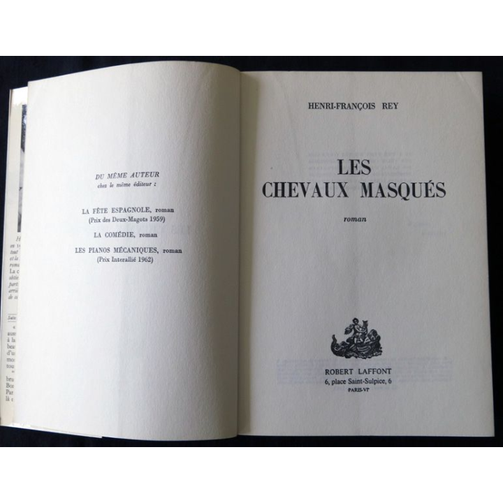 Les chevaux masqués de Henri-François Rey aux éditions Robert Laffont