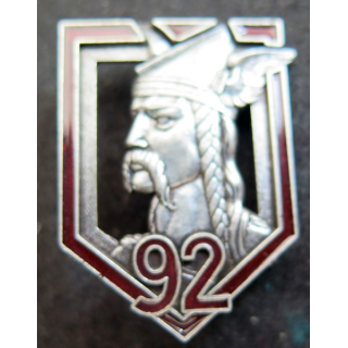 92° RI : insigne métallique du 92° régiment d'infanterie de fabrication Delsart H. 112 ajouré peint