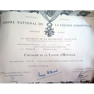 FRANCE : diplôme de chevalier de l'ordre de la légion d'honneur attribué par François Mitterand en 1988