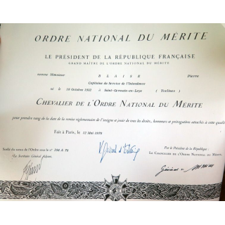 FRANCE : diplôme de chevalier de l'ordre National du Mérite attribué par Valéry Giscard D'Estaing en 1978