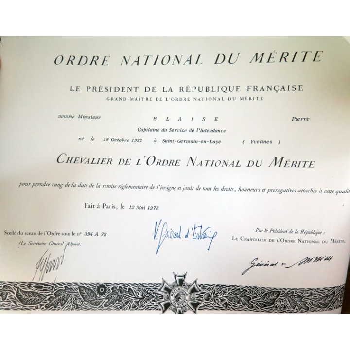 FRANCE : diplôme de chevalier de l'ordre National du Mérite attribué par Valéry Giscard D'Estaing en 1978