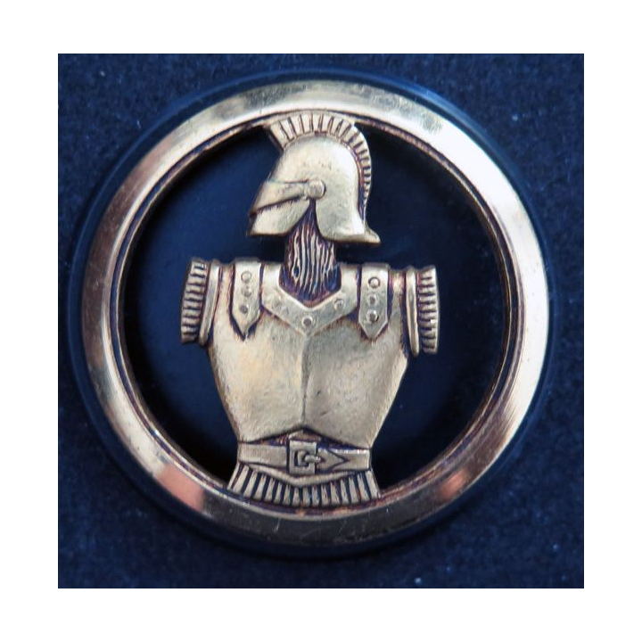 Insigne de béret du Génie sur son support plastique noir de fabrication Arthus Bertrand 
