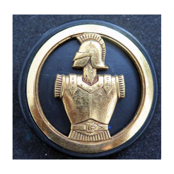 Insigne de béret du Génie sur son support plastique noir de fabrication Arthus Bertrand