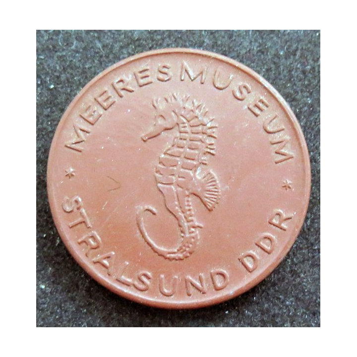 ALLEMAGNE : insigne du Meeres Museum Stralsund DDR