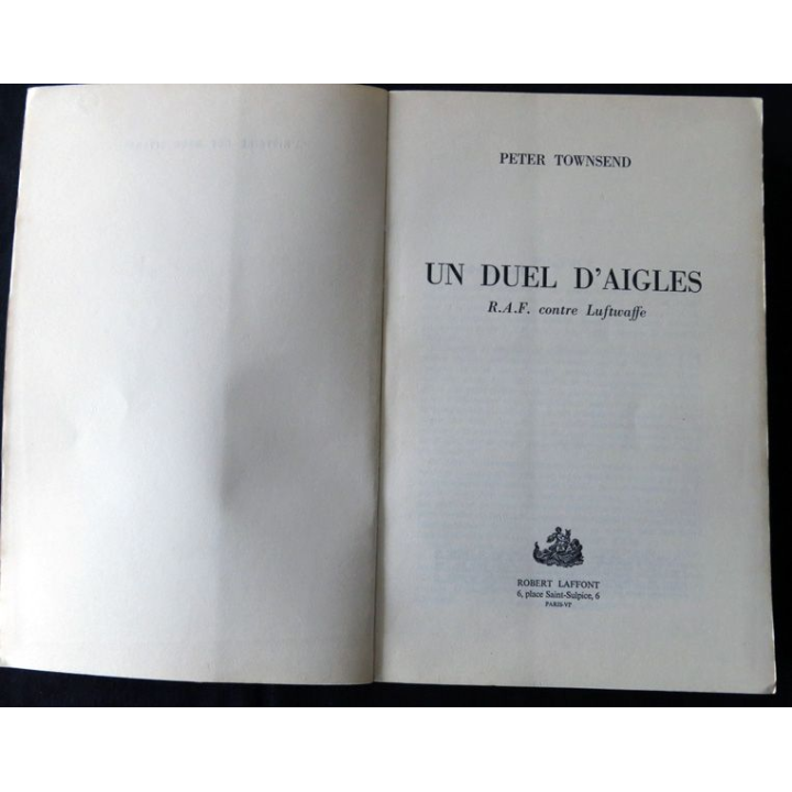 Un duel d'aigles, RAF conte Luftwaffe de Peter Townsen aux Editions Robert Laffont