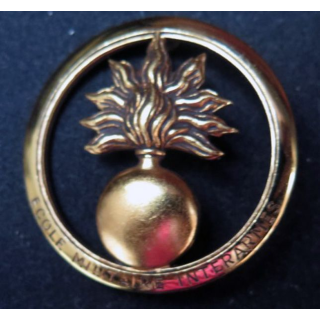 EMIA : insigne de béret de l'école militaire interarmes de fabrication Beraudy-Vaure