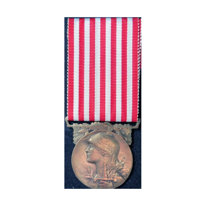 FRANCE : médaille commémorative de la Grande guerre 1914-1918 en bronze ruban défraichi