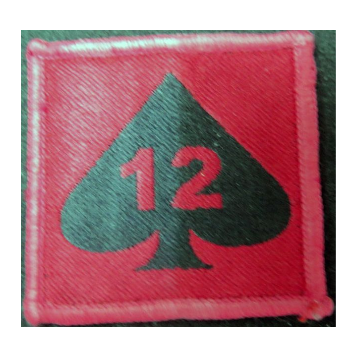 ROYAUME UNI : insigne tissu inconnu anglais de dimension 5 x 4,5 cm