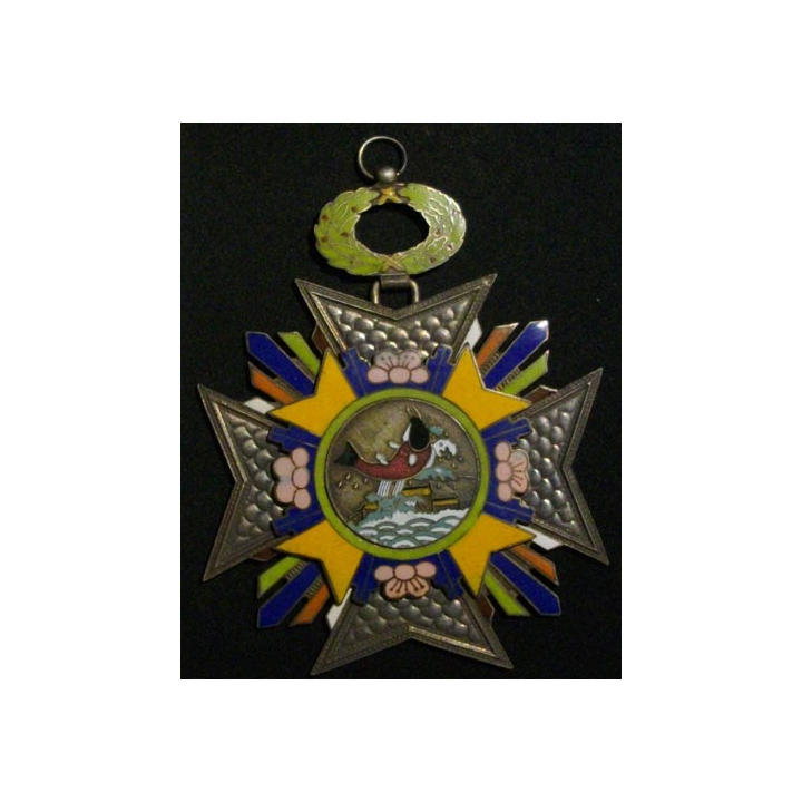 CHINE : médaille militaire chinoise  inconnue (Copie sur métal en émail)
