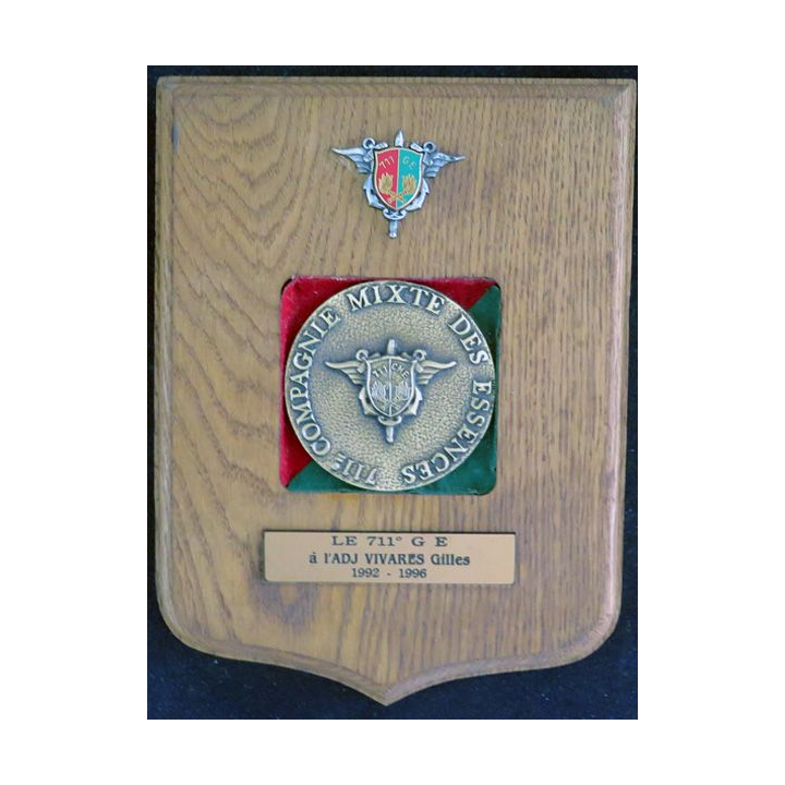711° CME : médaille sur plaque en bois avec insigne de la  711° compagnie mixte des essences 
