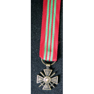 FRANCE : Médaille miniature de la Crox de guerre 1939 sans inscription de date au verso