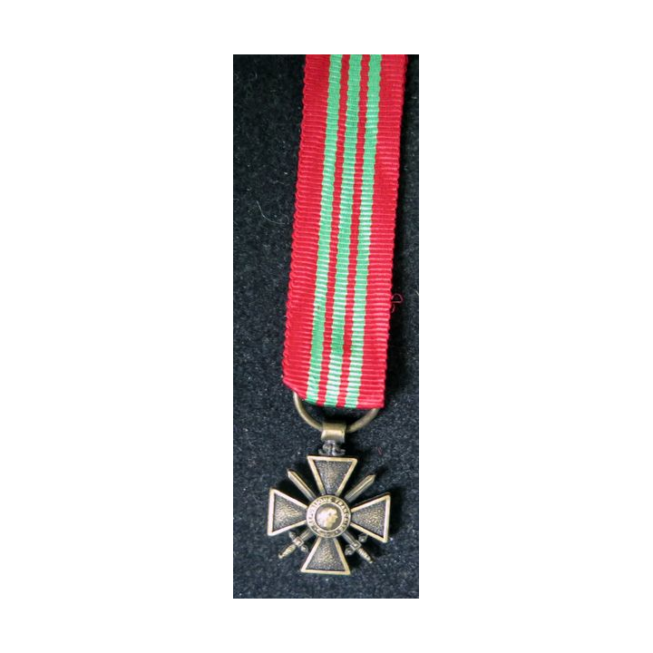 FRANCE : Médaille miniature de la Crox de guerre 1939 sans inscription de date au verso