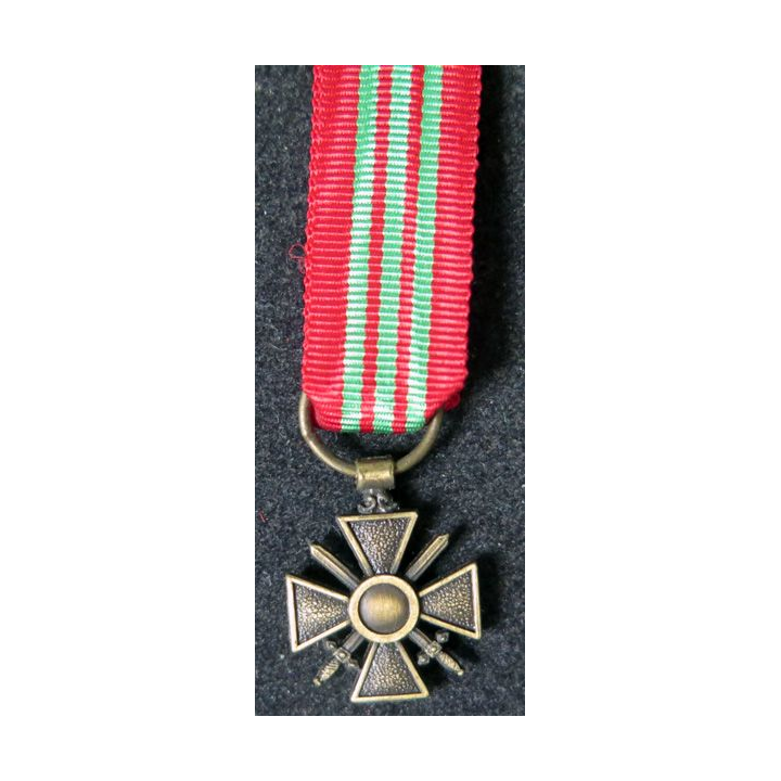FRANCE : Médaille miniature de la Crox de guerre 1939 sans inscription de date au verso