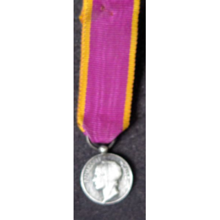 FRANCE : Médaille miniature du mérite de la Renaissance française argentée