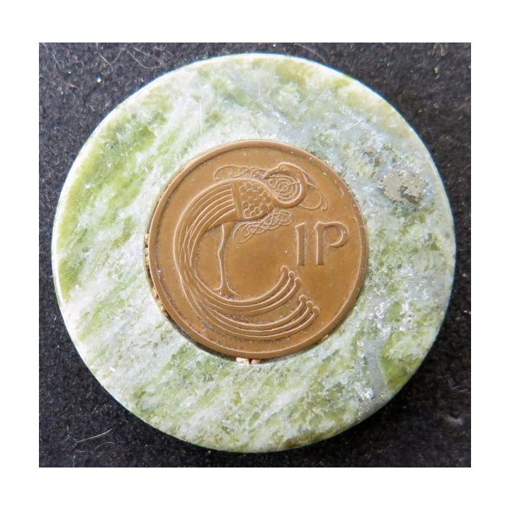IRELAND : pièce de 1 penny ancré dans pierre locale Porte bonheur