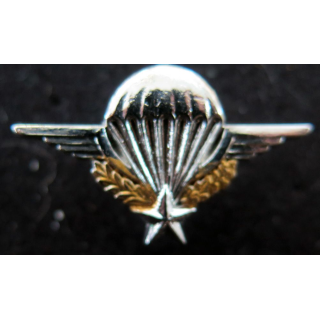 PARACHUTISTE : pin's représentant le brevet parachutiste militaire en réduction 18 x 30 mm Boussemart
