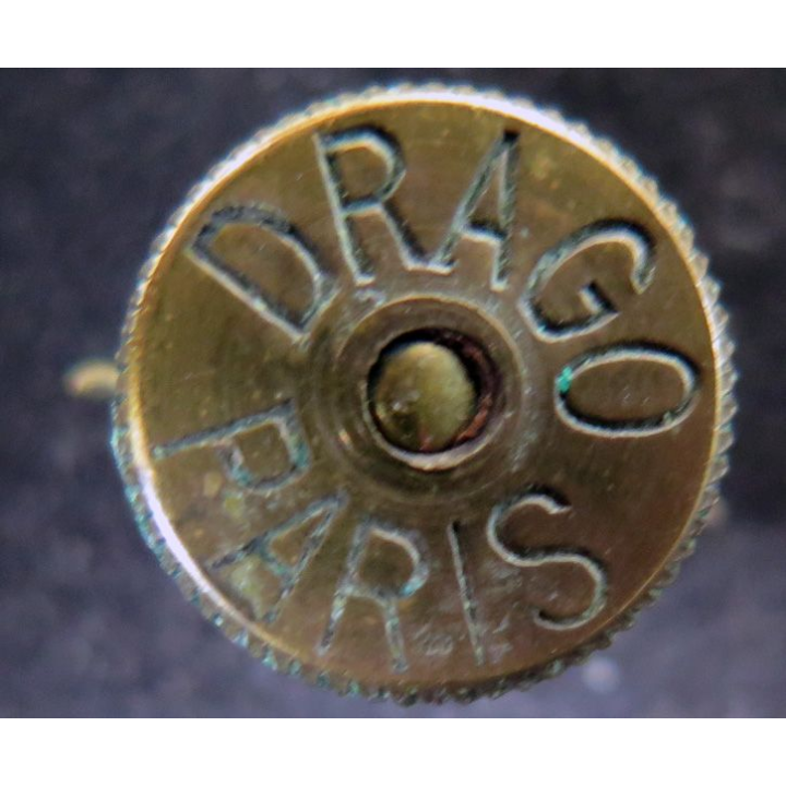 PARACHUTISTE : insigne de boutonnière sur vis représentant le brevet parachutiste en réduction 1 x 1,7 cm Drago