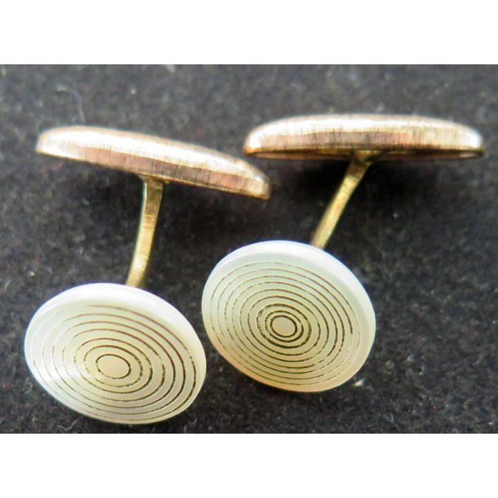 Paire de boutons en nacre et métal doré Vintage