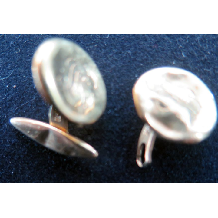Paire de boutons de manchette en Or 18 K poinçon cloche 750 initiales LK