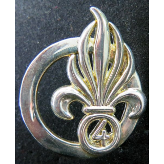 4° REI : Insigne de béret du 4° régiment étranger d'infanterie fabrication non spécifiée argenté