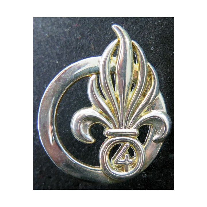 4° REI : Insigne de béret du 4° régiment étranger d'infanterie fabrication non spécifiée argenté
