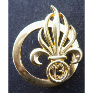 13° DBLE : insigne de béret de la 13° demi brigade de la Légion étrangère de fabrication Boussemart G. 4584 doré