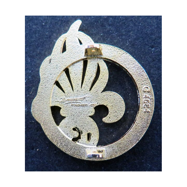 13° DBLE : insigne de béret de la 13° demi brigade de la Légion étrangère de fabrication Boussemart G. 4584 doré