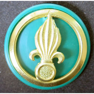 Insigne de béret de la légion Fabrication Drago sur son support vert