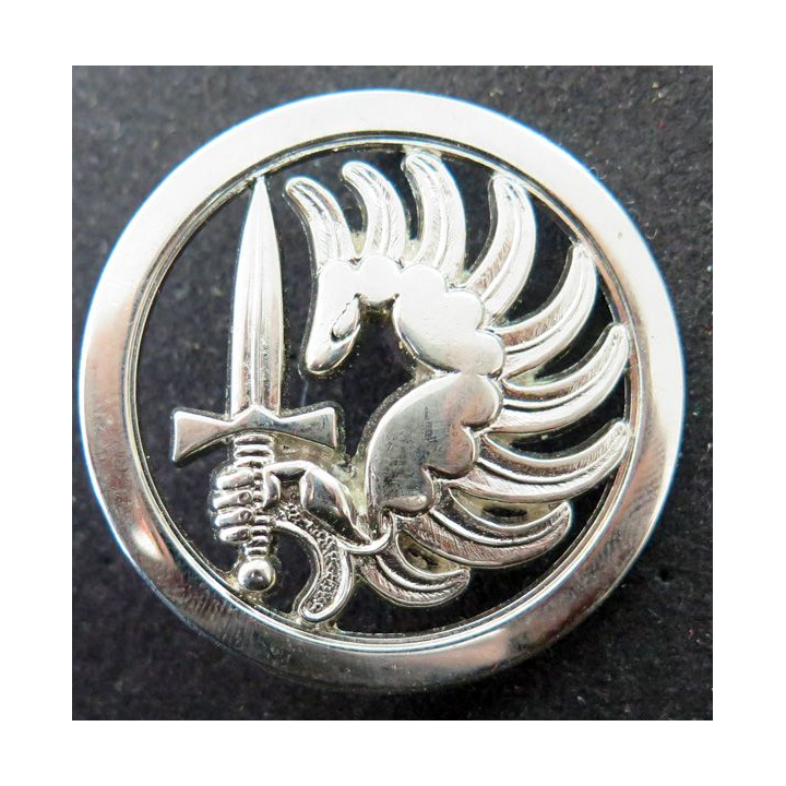 Insigne de béret argenté des chasseurs parachutistes de fabrication Boussemart