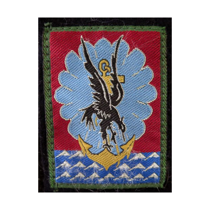 11° DP : insigne tissu de la 11° division parachutiste sur feutrine noire