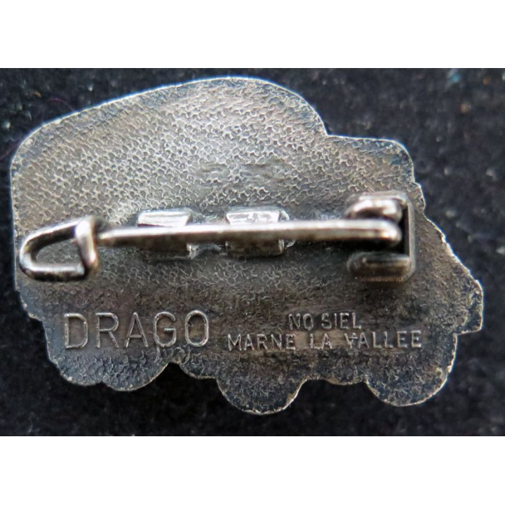 GBC 8 KT : Insigne réduit représentant un camion GBC 8 KT Drago Noisiel argenté 34 x 22 mm