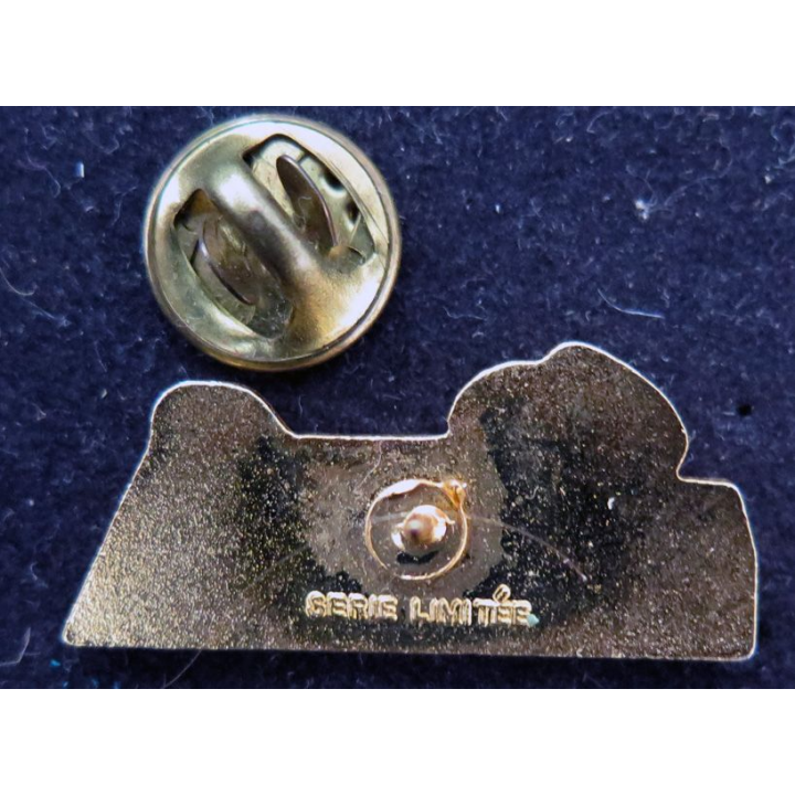 SEA : Pin's du service des essences des armées Tahiti