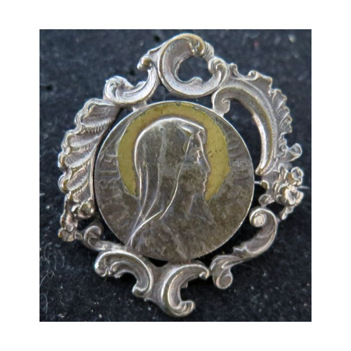 Broche en argent représentant Maria MMAC 