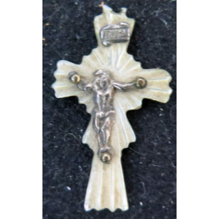 Croix en nacre et métal argenté sans pendentif hauteur 2,8 cm