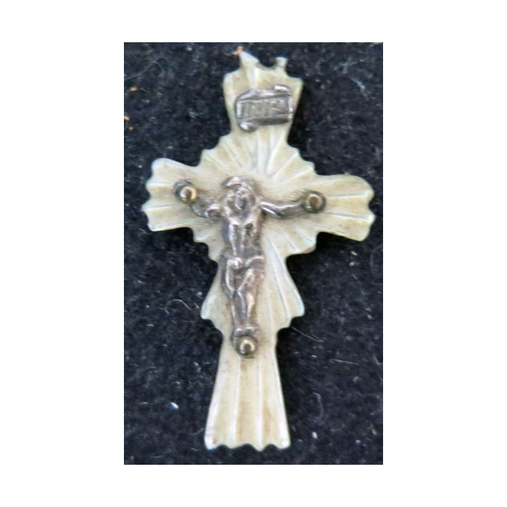 Croix en nacre et métal argenté sans pendentif hauteur 2,8 cm