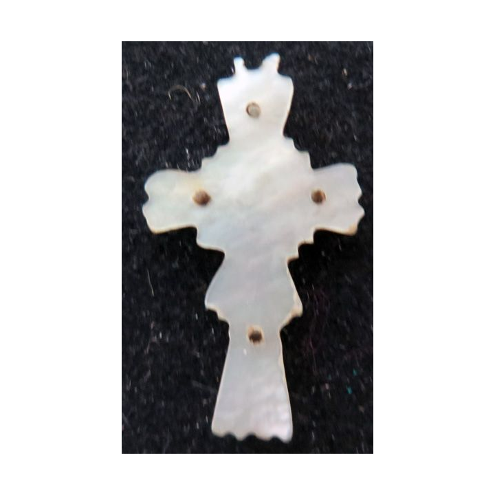 Croix en nacre et métal argenté sans pendentif hauteur 2,8 cm