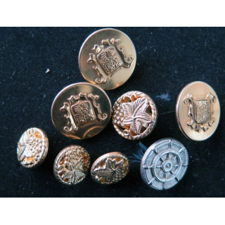 LOT divers de 8 boutons métal de 2 et 1,5 cm de diamètre