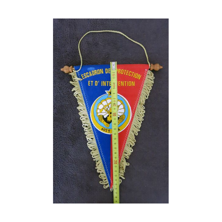 602° GIA : fanion de l'escadron de protection et d'intervention du 602° groupes d'infanterie de l'air 26 cm