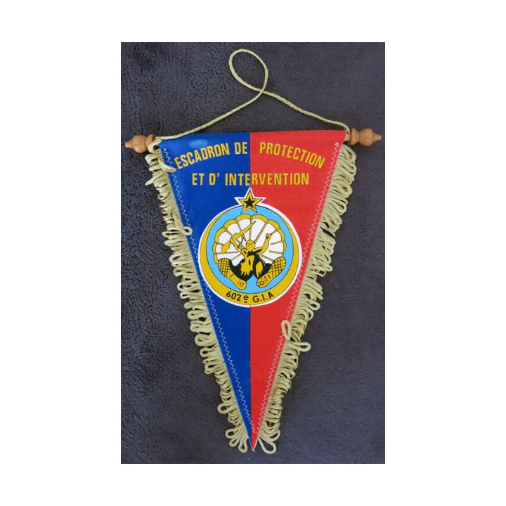 602° GIA : fanion de l'escadron de protection et d'intervention du 602° groupes d'infanterie de l'air 26 cm