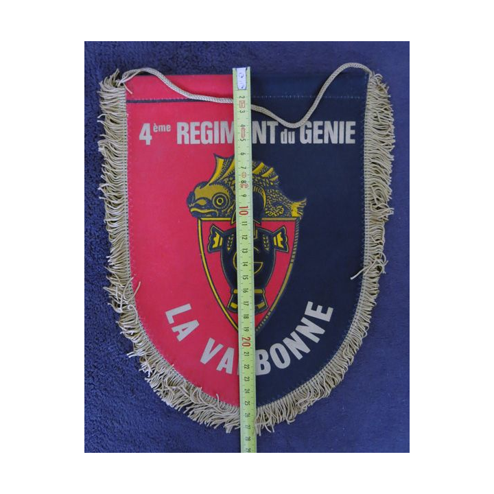 4° RG : fanion du 4° régiment de Génie de la 27° Division Alpine 27 cm
