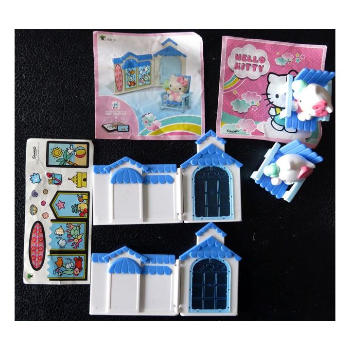 Lot de Figurines HELLO KITTY avec maison