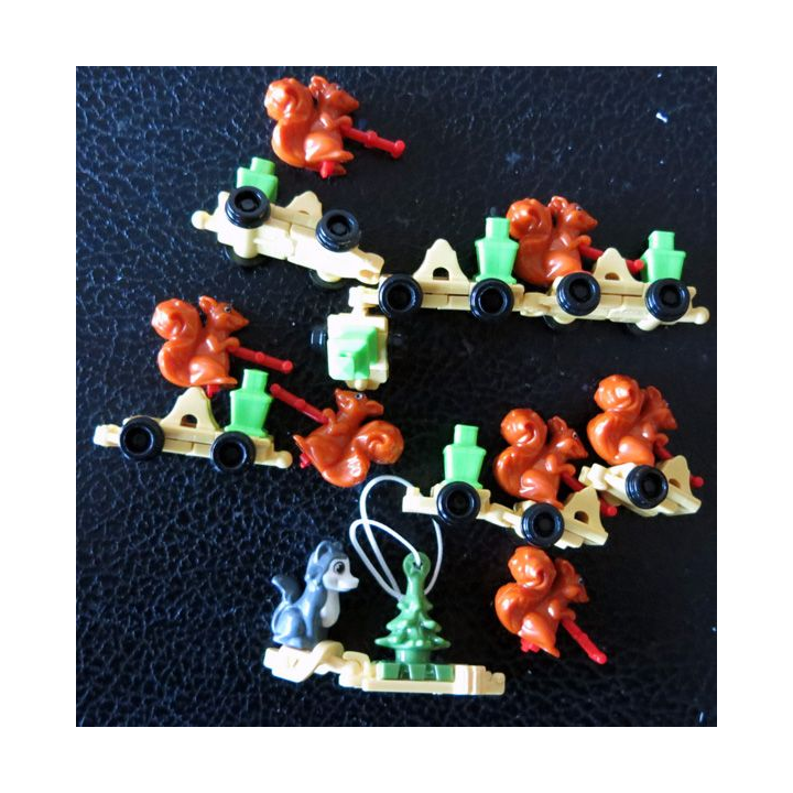 FERRERO : Lot de Figurines écureuil de Noël KINDER FERRER 7 piècesO