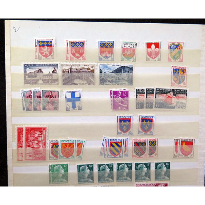 FRANCE : lot de 112 timbres neufs pour la plupart années 1941 - 1960