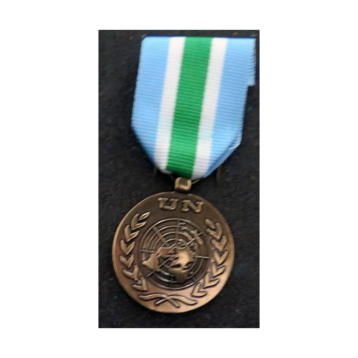 ONU : médaille de l'ONU inconnue avec bande verte plus large que sur la MONUT