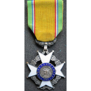 FRANCE : Croix du mérite argent FNDSODADTEDMFEC 1900 anciens combattants