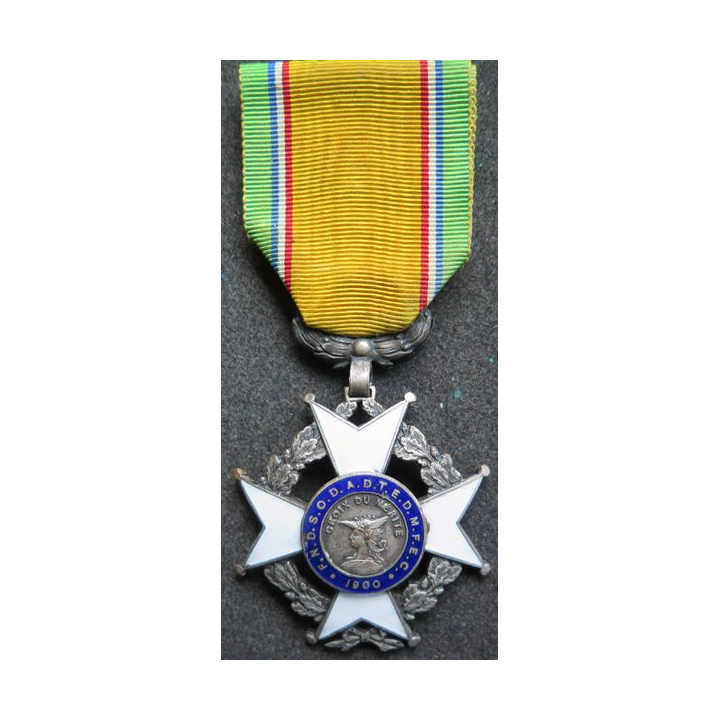 FRANCE : Croix du mérite argent FNDSODADTEDMFEC 1900 anciens combattants
