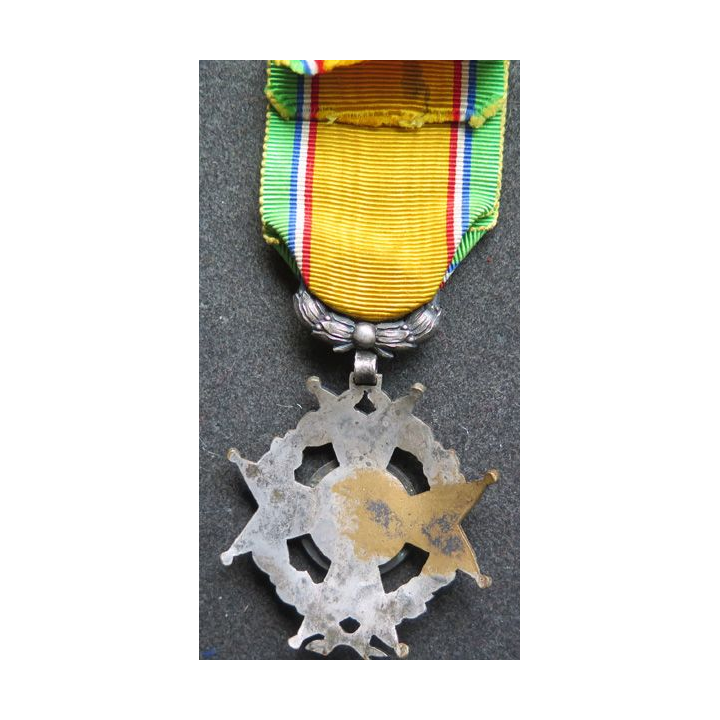 FRANCE : Croix du mérite argent FNDSODADTEDMFEC 1900 anciens combattants