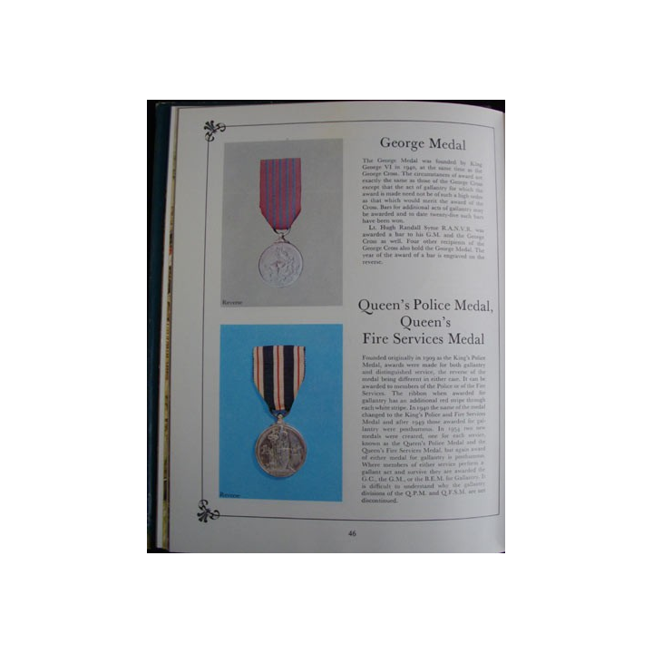 Livre illustré sur les ordres et décorations britanniques par Donal Hall