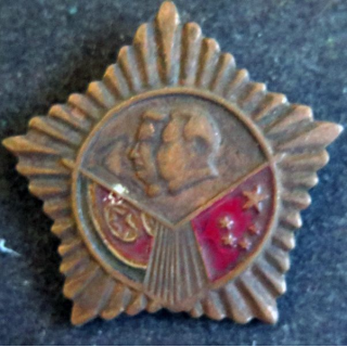 CHINE : insigne militaire chinois année 1954