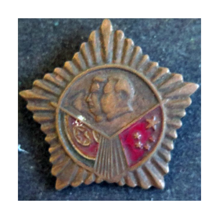 CHINE : insigne militaire chinois année 1954